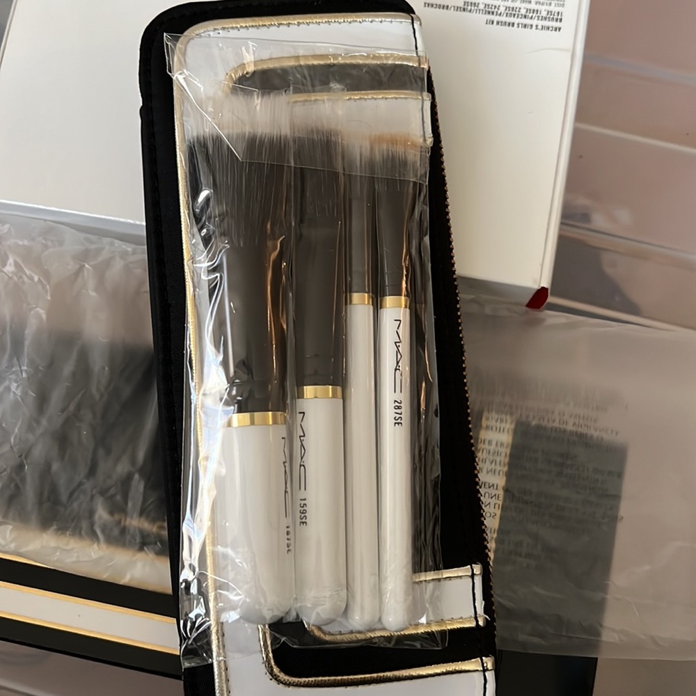 MAC - Stroke of Midnight Brush Kit
